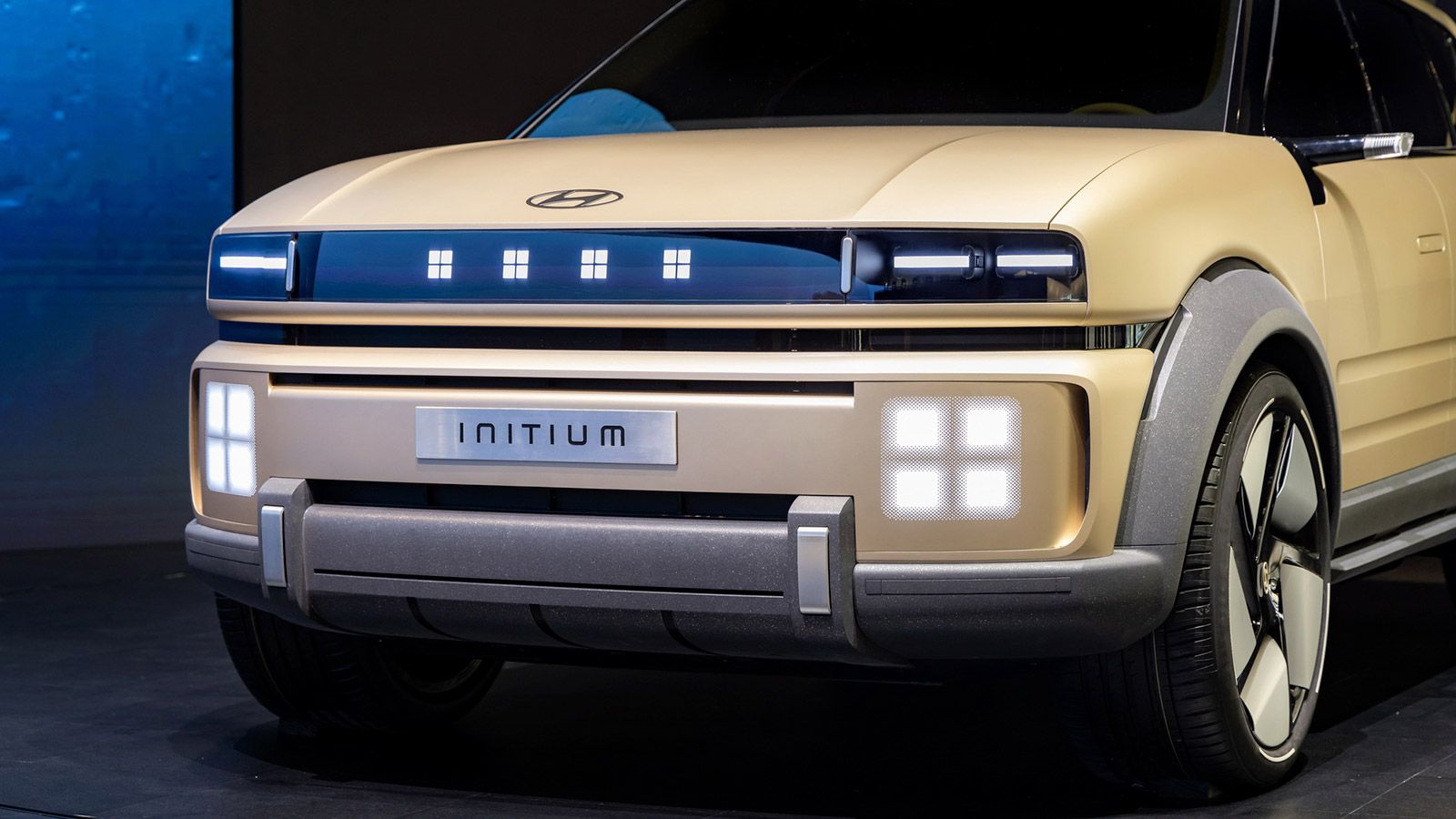 Hyundai Motor Reveals Bold and Efficient Hydrogen FCEV Concept Previewing New Design Language