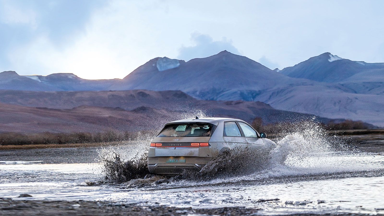 Hyundai IONIQ 5 takes part in GUINNESS WORLD RECORDS™ Title for the Greatest Altitude Change by an Electric Car