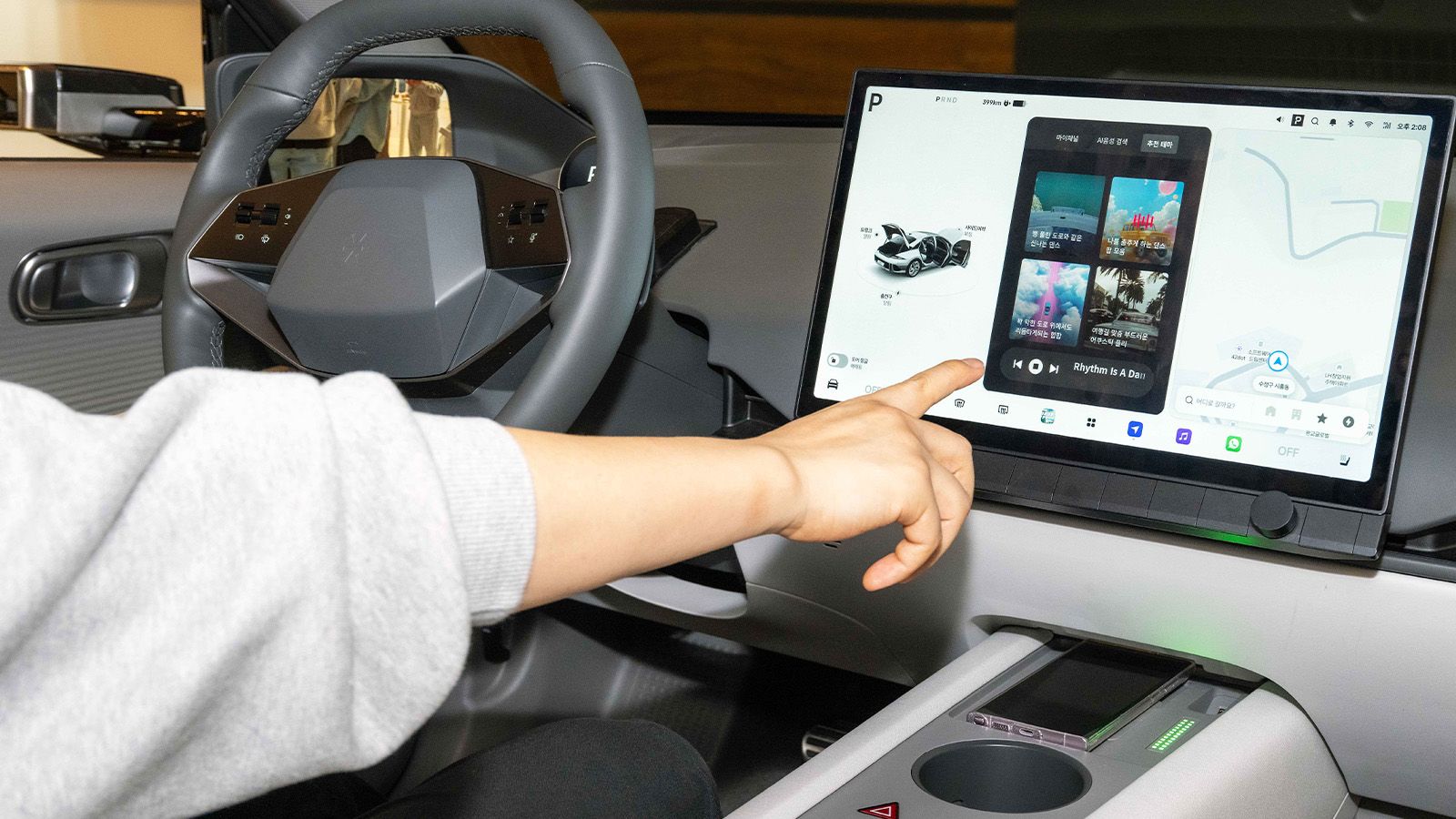 A next-gen infotainment system based on the Android Automotive OS (AAOS) that allows for maximum openness and scalability