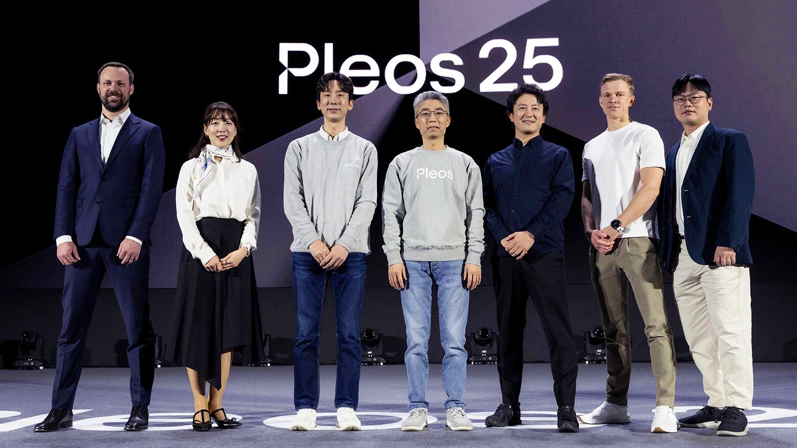 (from left) Noah Zych, Head of Autonomous Mobility and Delivery at Uber; Jaeyeon Jung, Executive Vice President and SmartThings Head at Samsung Electronics; Jaeuk Park, CEO of SOCAR; Chang Song, President and Head of Hyundai Motor and Kia’s Advanced Vehicle Platform (AVP) Division; Tatsuya Matsubara, APAC Head of Automotive at Unity; Denis Nekliudov, Staff Software Engineer and Automotive OS Team Lead Manager at Google; Jaehoo Lee, Head of App Division at Naver