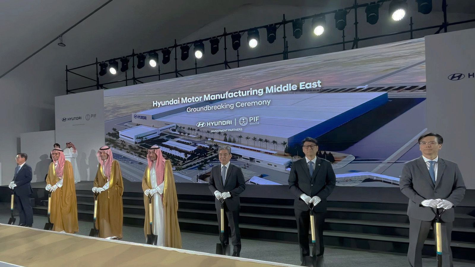 (From left to right) : Wongyun Park, CEO of HMMME; Ahmed Ali Al Subaey, Chairman of HMMME Board of Directors; Yazeed A. Alhumied, Deputy Governor and Head of MENA Investments at PIF; H.E. Bandar Alkhorayef, Minister of Industry and Mineral Resources; Jaehoon Chang, Vice Chair of Hyundai Motor Group; Byung Jun Moon, Korean Ambassador (Acting) to Kingdom of Saudi Arabia; Hanwoo Lee, Executive Vice President and CEO of Hyundai Engineering & Construction
