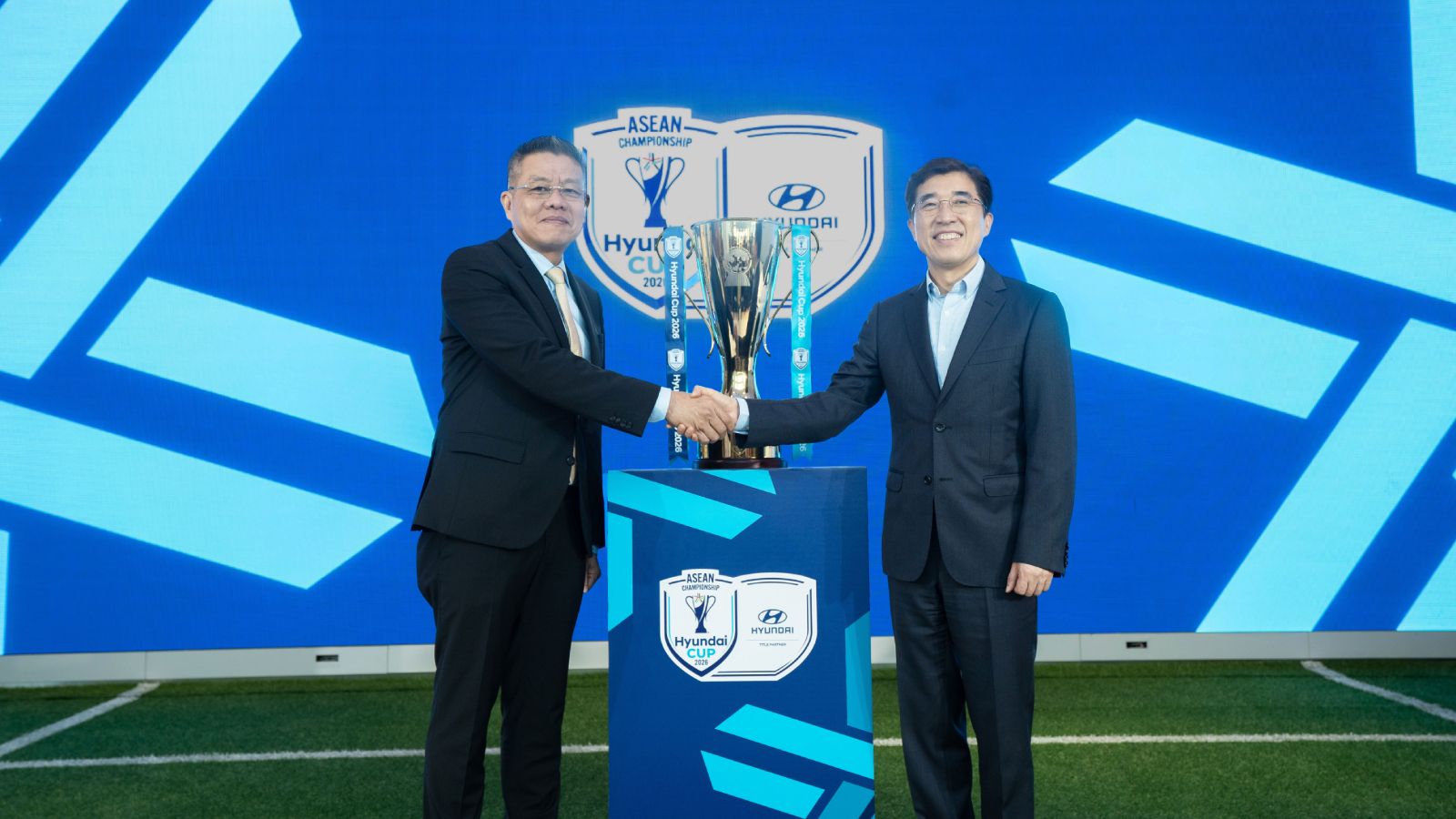 Major General Khiev Sameth, President of AFF and Sunny Kim, President of Hyundai Motor Asia Pacific - ASEAN Hyundai Cup
