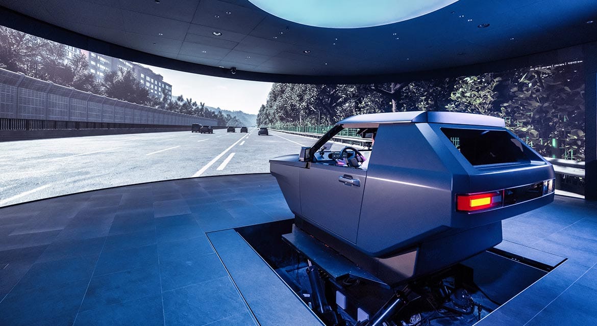 Simulation Room – Arc allows researchers to validate their UX concepts, using a configurable test buck adaptable from compact sedans to full-size SUVs, six-axis motion simulators, and a large, 191-degree curved display made of 730 LED modules.