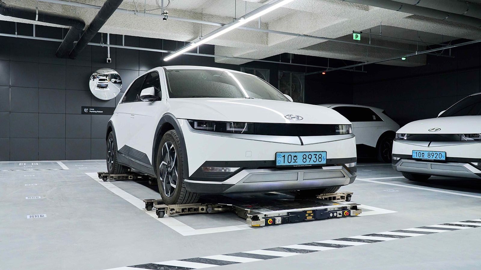 At the Factorial Seongsu smart building in one of Seoul's trendiest districts, the function of robotics meets the form of advanced architecture with Hyundai WIA's automated parking robot