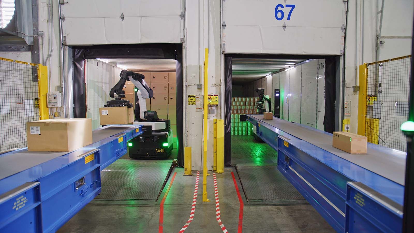 The robot offers predictability for warehouse operations, working continuously and keeping the flow of goods moving. With the ability to move hundreds of cases an hour, Stretch ensures that daily goals are met even as order fulfillment demands soar.