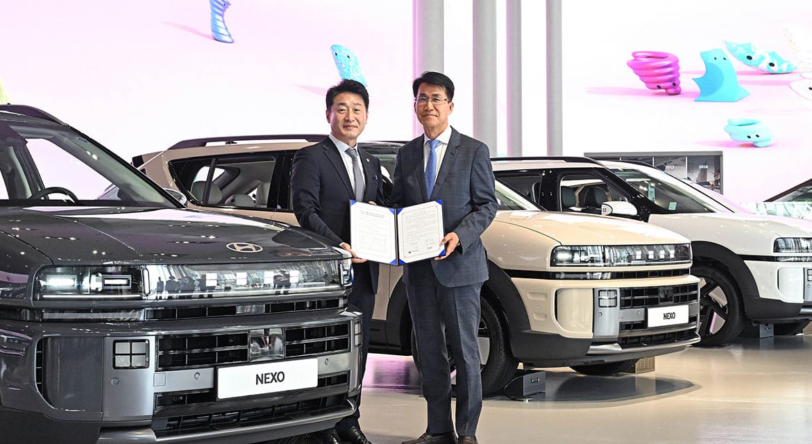 (from left) Hohyeon Lee, Vice Minister of Korea’s Trade, Industry and Energy and Dongwook Kim, Executive Vice President and Head of Strategic Policy Division at Hyundai Motor Group