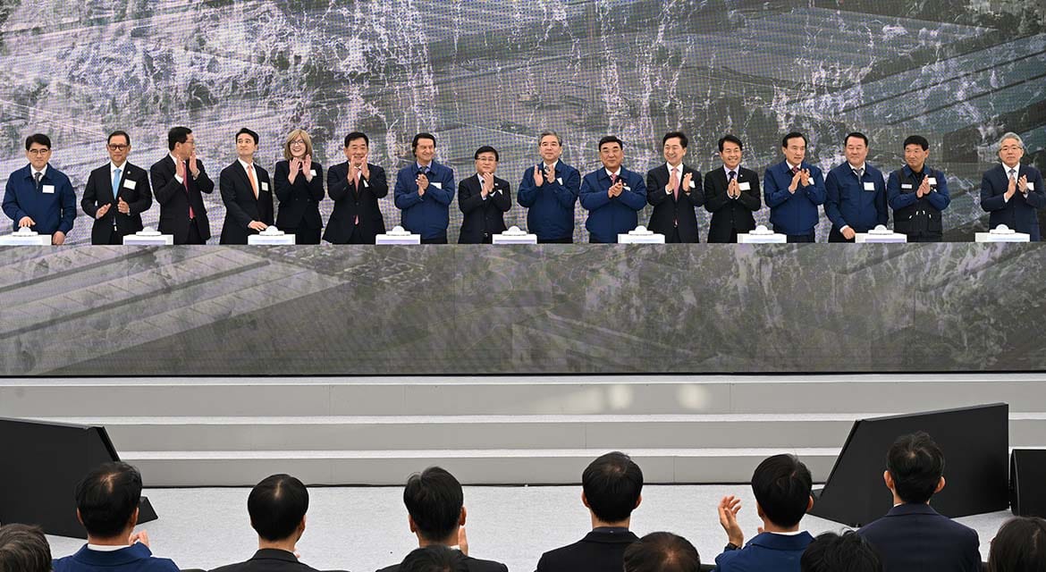 (Photo 4) Hyundai Motor Hydrogen Fuel Cell Production Facility in Korea