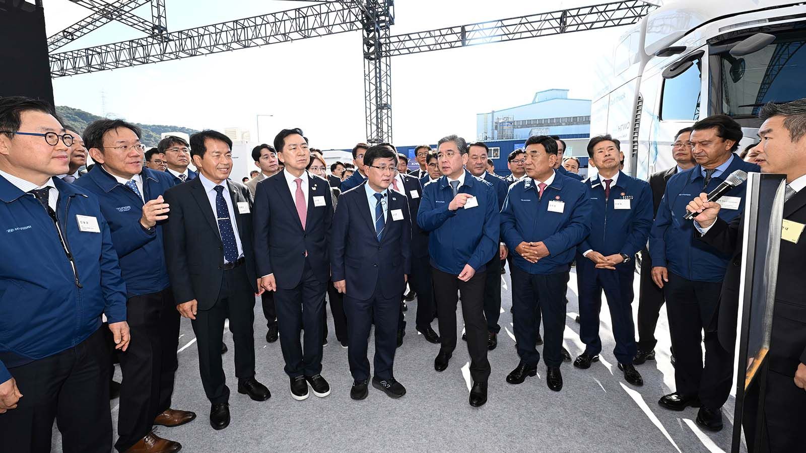 (Photo 1) Hyundai Motor Hydrogen Fuel Cell Production Facility in Korea