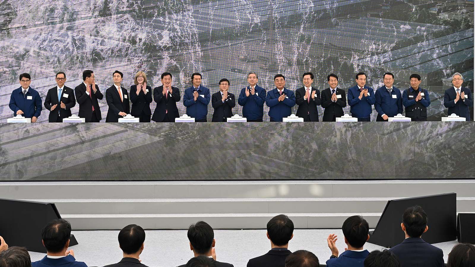 (Photo 4) Hyundai Motor Hydrogen Fuel Cell Production Facility in Korea