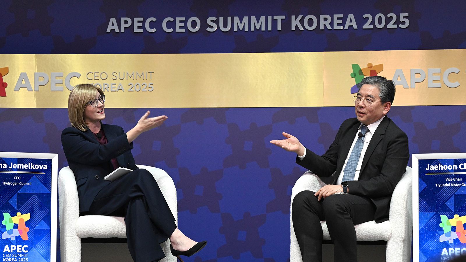 (from left)  Ivana Jemelkova, CEO of Hydrogen Council, and Jaehoon Chang, Vice Chair of Hyundai Motor Group and Co-Chair of Hydrogen Council