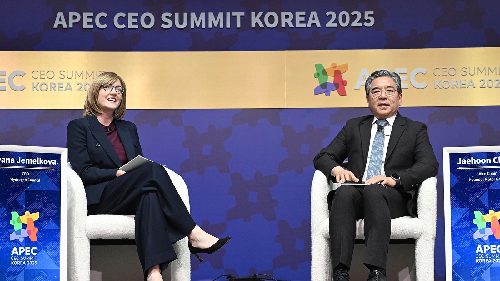 (from left)  Ivana Jemelkova, CEO of Hydrogen Council, and Jaehoon Chang, Vice Chair of Hyundai Motor Group and Co-Chair of Hydrogen Council