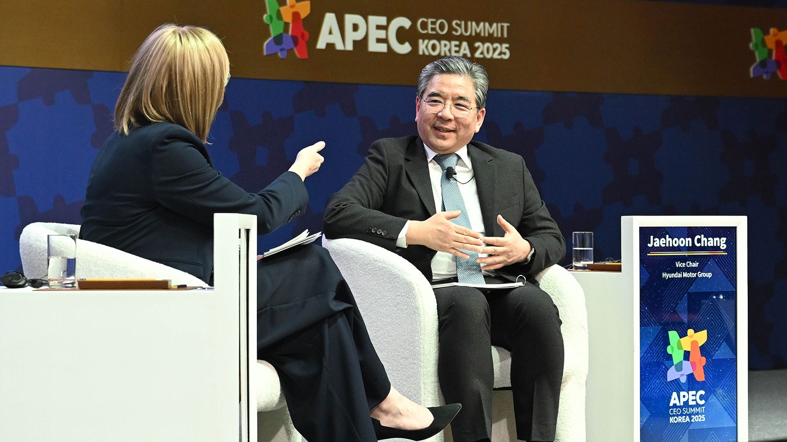 (from left)  Ivana Jemelkova, CEO of Hydrogen Council, and Jaehoon Chang, Vice Chair of Hyundai Motor Group and Co-Chair of Hydrogen Council