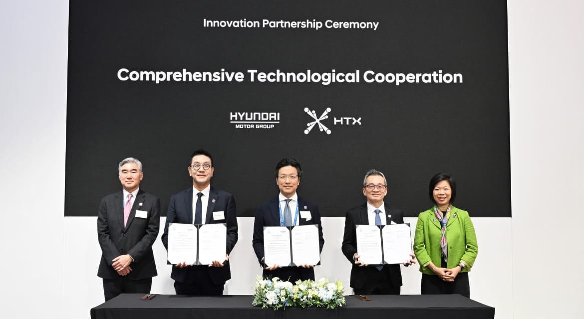 (from left) Sung Kim, President for Strategic Planning at Hyundai Motor Group; Hyun Sung Park, CEO of HMGICS; Ilbum Kim, Executive Vice President and Head of Global Policy Office at Hyundai Motor Group; Chan Tsan, Chief Executive of HTX; Sim Ann, Singapore’s Senior Minister of State for Home Affairs and Foreign Affairs