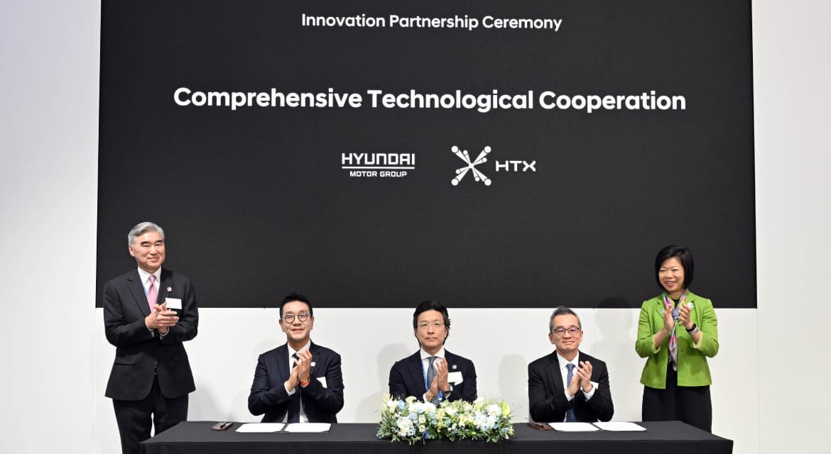 (from left) Sung Kim, President for Strategic Planning at Hyundai Motor Group; Hyun Sung Park, CEO of HMGICS; Ilbum Kim, Executive Vice President and Head of Global Policy Office at Hyundai Motor Group; Chan Tsan, Chief Executive of HTX; Sim Ann, Singapore’s Senior Minister of State for Home Affairs and Foreign Affairs