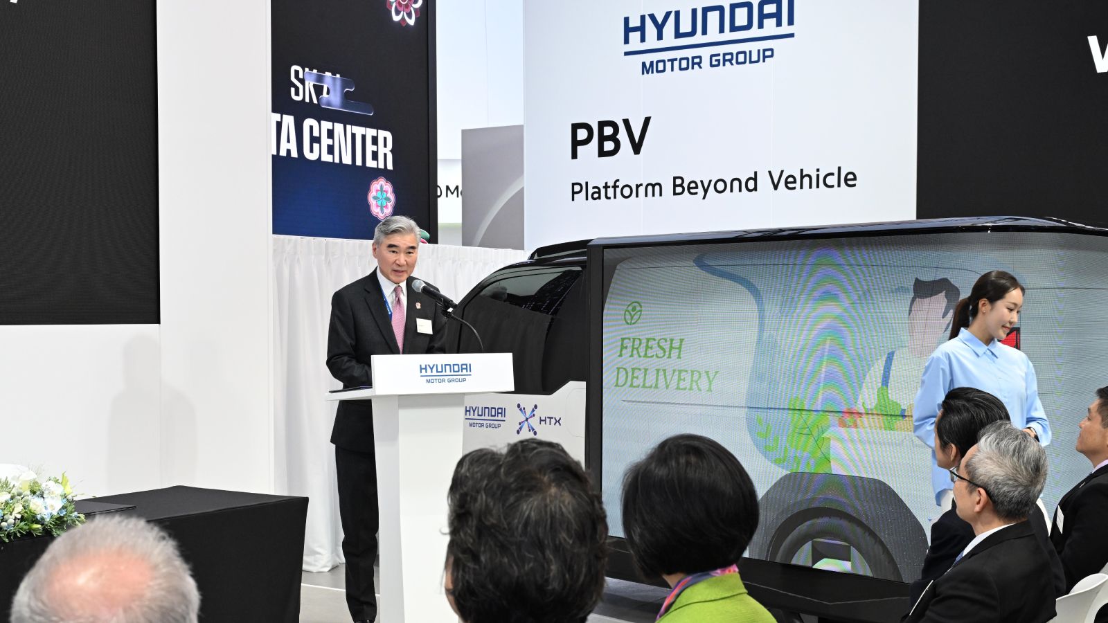  Sung Kim, President for Strategic Planning at Hyundai Motor Group, is delivering a speech at the MoU signing ceremony.