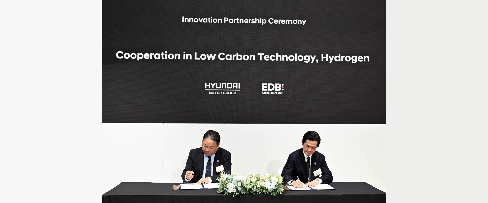 (from left) Jaeha Park, Vice President and Head of Global Hydrogen Business Sub-Division at Hyundai Motor Group / Clarence Chua, Senior Vice President and Head of Region for Japan and Korea at the Singapore Economic Development Board