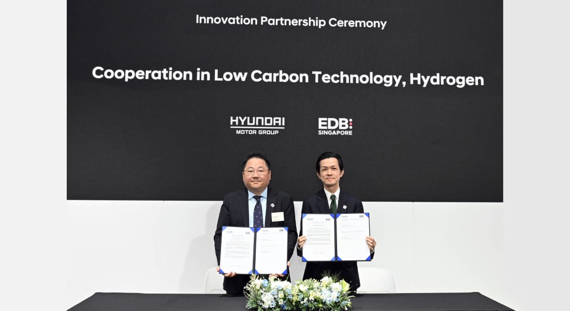 (from left) Jaeha Park, Vice President and Head of Global Hydrogen Business Sub-Division at Hyundai Motor Group / Clarence Chua, Senior Vice President and Head of Region for Japan and Korea at the Singapore Economic Development Board 
