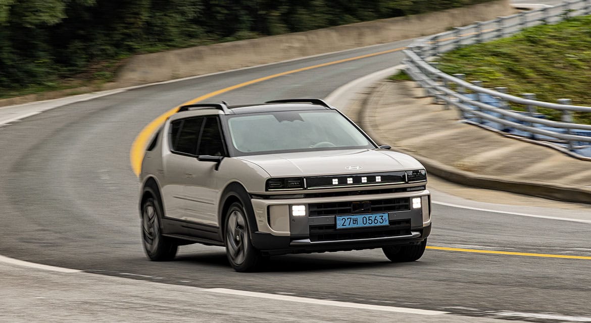 NEXO front three quarter cornering