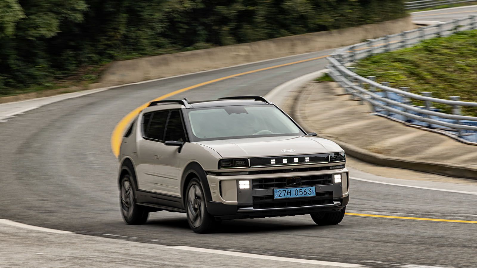 NEXO front three quarter cornering