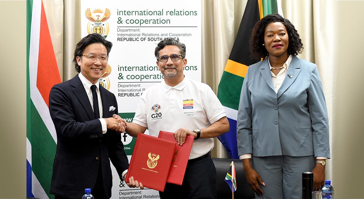 Ilbum Kim, Head of the Global Policy Office at HMG (Left), Zane Dangor, Director-General of DIRCO (middle), and Honorable Anna Thandi Moraka, Deputy Minister of DIRCO (Right) at the MoU signing