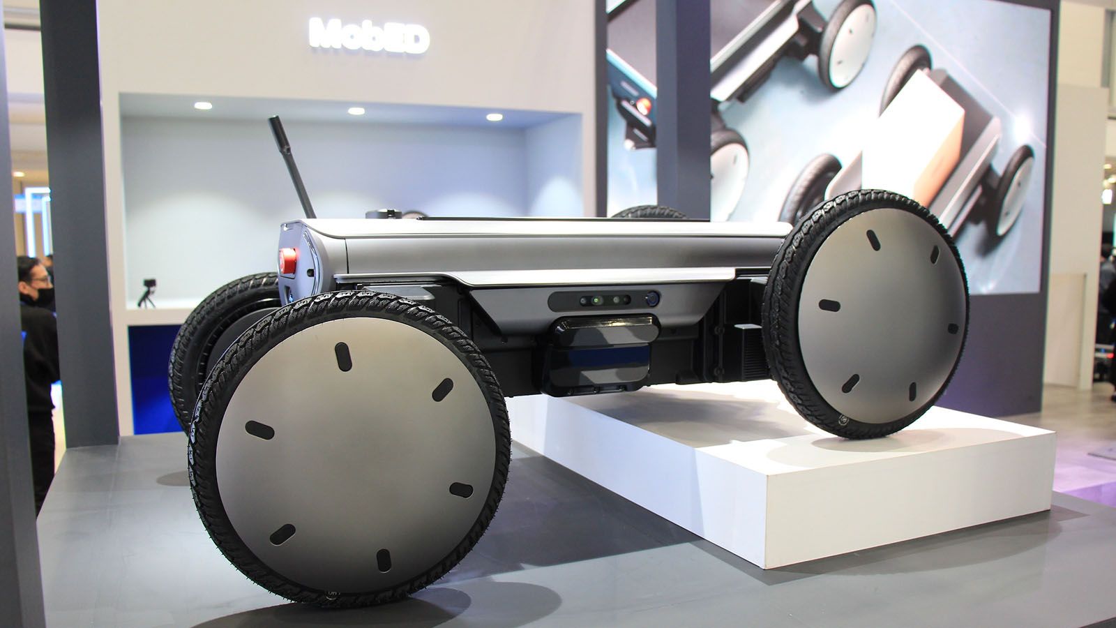 MobED driving through curbs using DnL modules