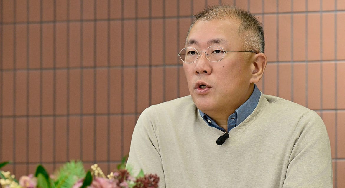 Hyundai Motor Group Executive Chair Euisun Chung and key executives engage in a strategic roundtable discussion on the Group’s 2026 vision 