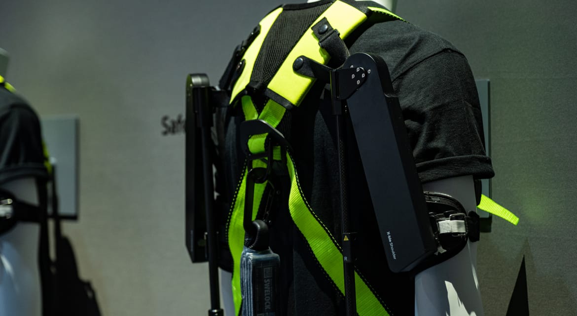 The X-ble Shoulder, developed with proprietary technology from the Group’s Robotics LAB and currently in mass production, supports workers' shoulder strength during overhead tasks