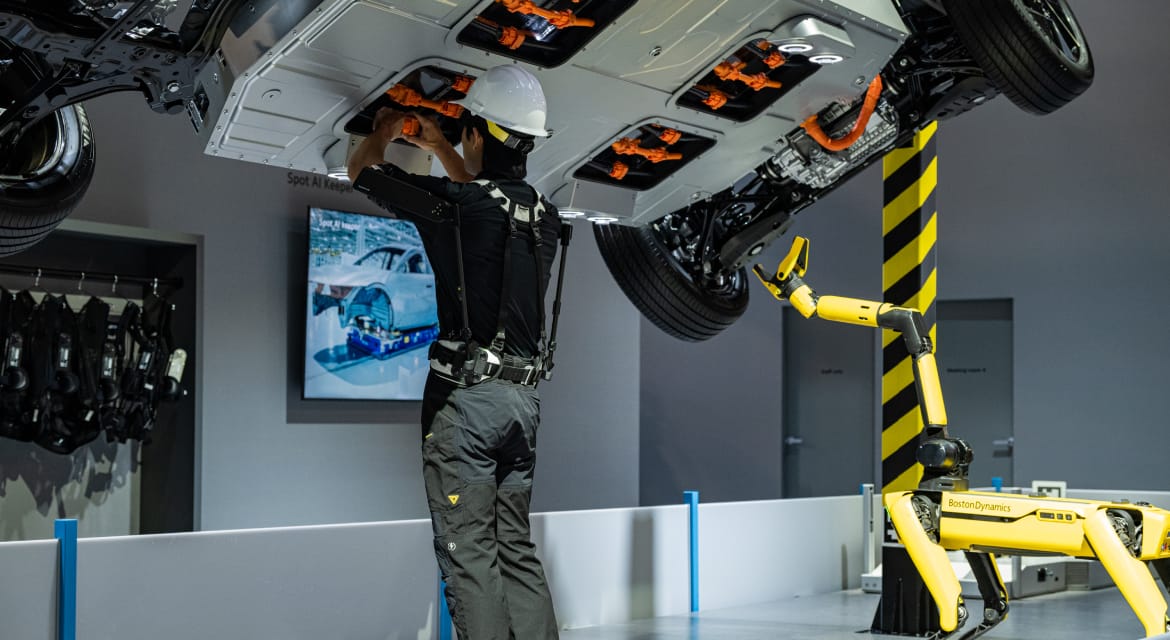 The AI Keeper, based on Boston Dynamics' Spot, demonstrates its ability to collaborate with workers to perform precise assembly and inspection tasks