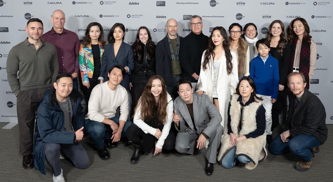 Front row, fourth from the left: actor Son Sukku; rear row, sixth from the right: actress Moon Choi; rear row, fifth from the right: director Stephanie Ahn.