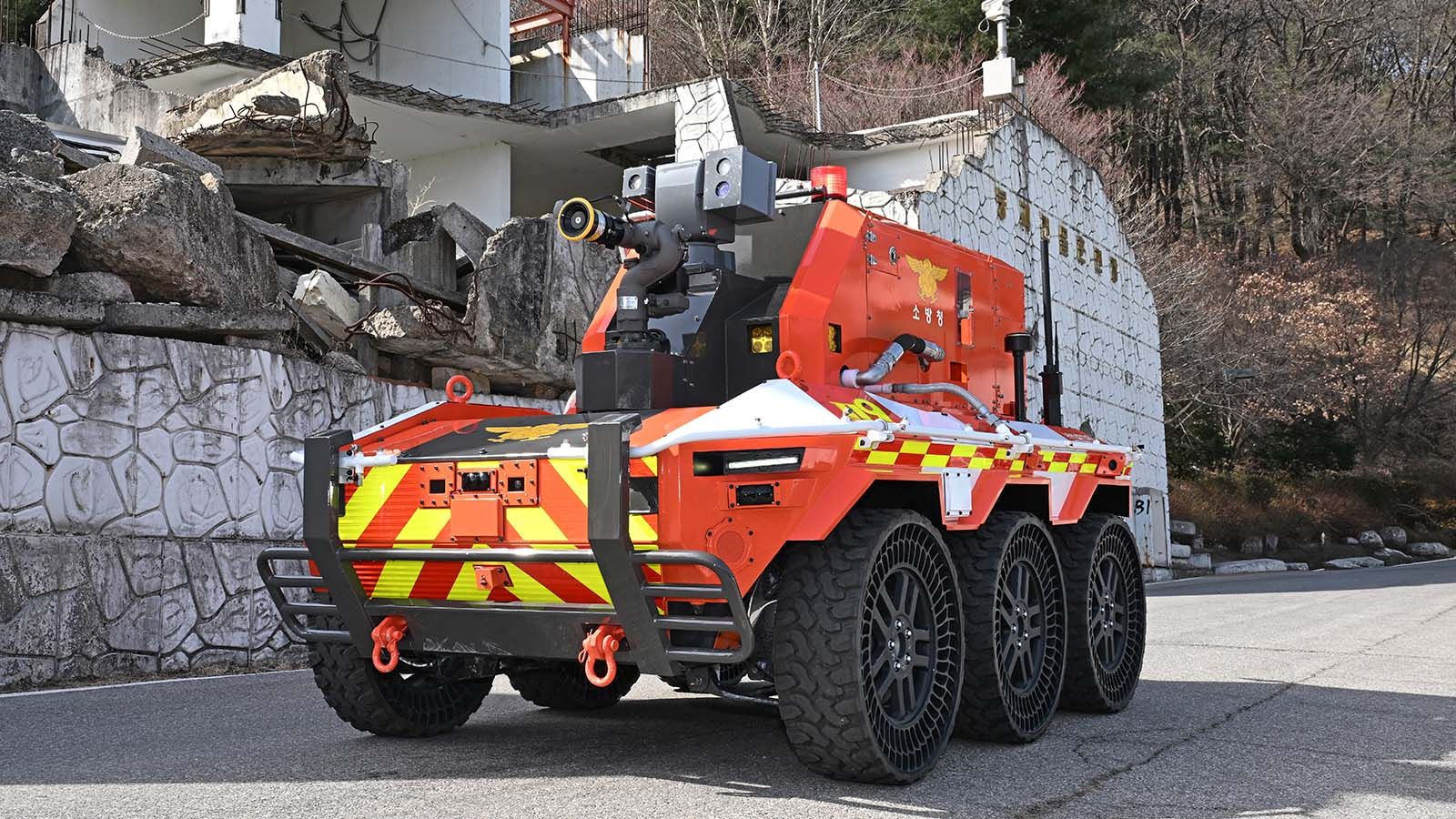 Hyundai Motor Group Donates Unmanned Firefighting Robots to Korea National Fire Agency for Safeguarding Firefighters 