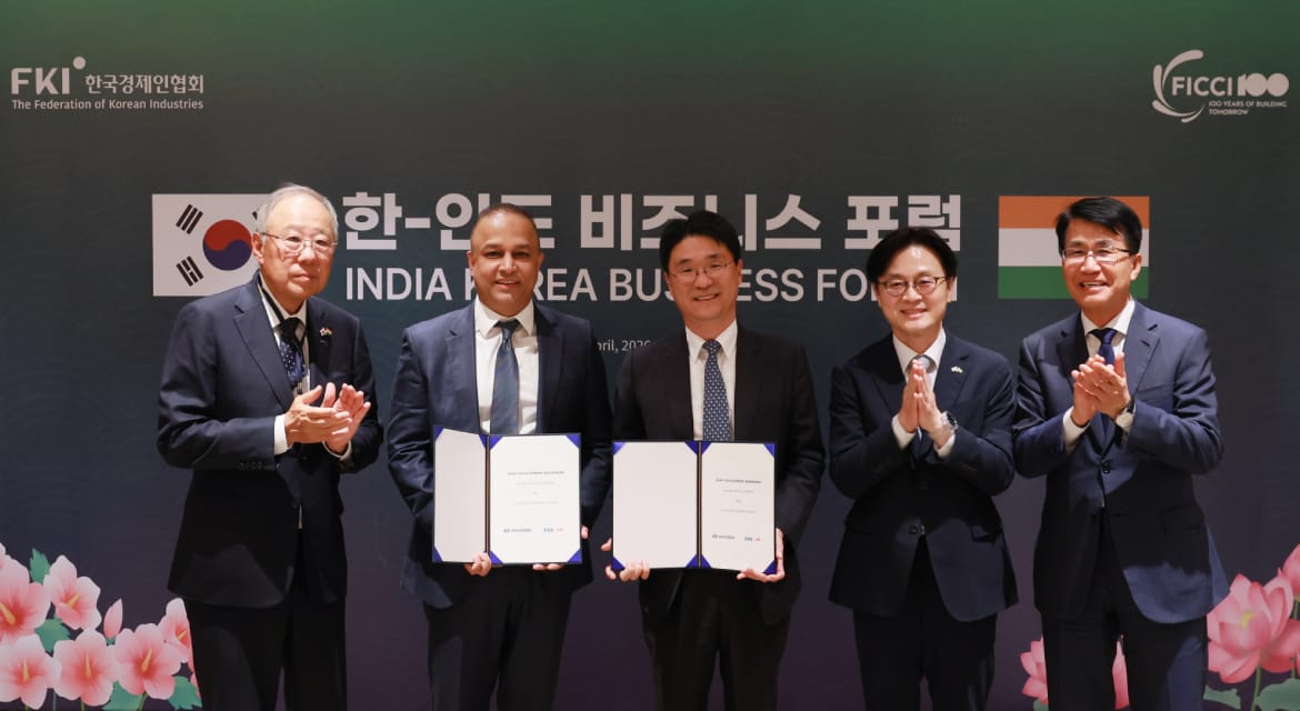 (from left) Jin Roy Ryu, Chairman of the Federation of Korean Industries; Sharad Mishra, President, Group Strategy at TVS Motor Company; Joongsun Ko, Senior Vice President of Corporate Strategy & Planning at Hyundai Motor Company; Minister Jung-Kwan Kim of the Ministry of Trade, Industry and Resources, South Korea