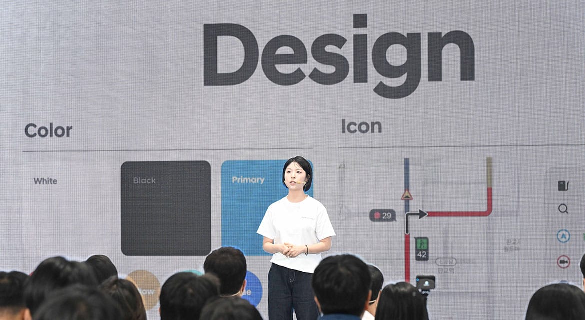 Hanna Yun, Research Engineer, Navigation Development Team at Hyundai Motor Group, presents the navigation system of Pleos Connect at the media day.