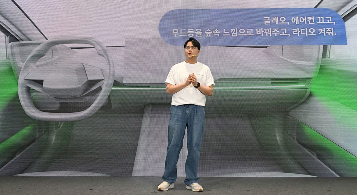 Jongho Lee, Team Lead of the Gleo AI Group at 42dot, presents Gleo AI at the Pleos Connect Media Day.