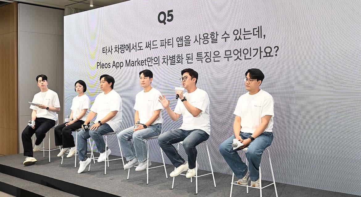 A Q&A session at the Pleos Connect Media Day (from left): Gwonu Ryu, Manager, Tech PR Team at Hyundai Motor Group; Hanna Yun, Hanna Yun, Research Engineer, Navigation Development Team at Hyundai Motor Group; Seungjae Lee, Senior Research Engineer, Infotainment Platform Development Team at Hyundai Motor Group; Changsub Kim, Senior Research Engineer, UX Strategy Team at Hyundai Motor Group; Cheehyung Yoon, Group Lead of the Pleos Playground Group at 42dot; and Jongho Lee, Team Lead of the Gleo AI Group at 42dot.