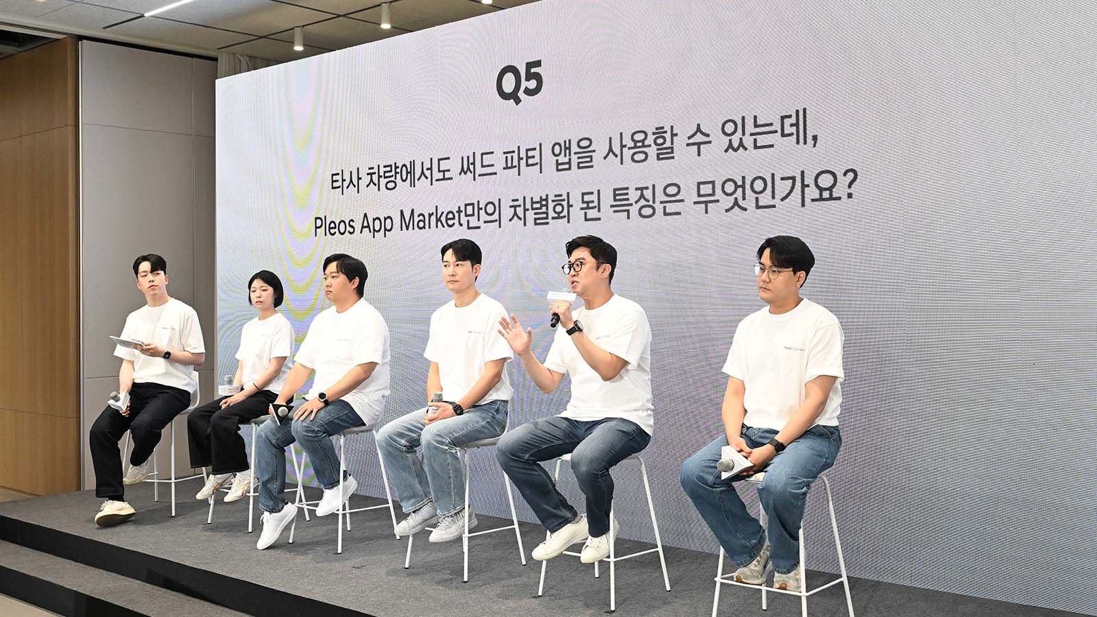 A Q&A session at the Pleos Connect Media Day (from left): Gwonu Ryu, Manager, Tech PR Team at Hyundai Motor Group; Hanna Yun, Research Engineer, Hyundai Motor Group; Seungjae Lee, Senior Research Engineer, Hyundai Motor Group; Changsub Kim, Senior Research Engineer, Hyundai Motor Group; Cheehyung Yoon, Team Lead, 42dot; and Jongho Lee, Group Lead, 42dot.