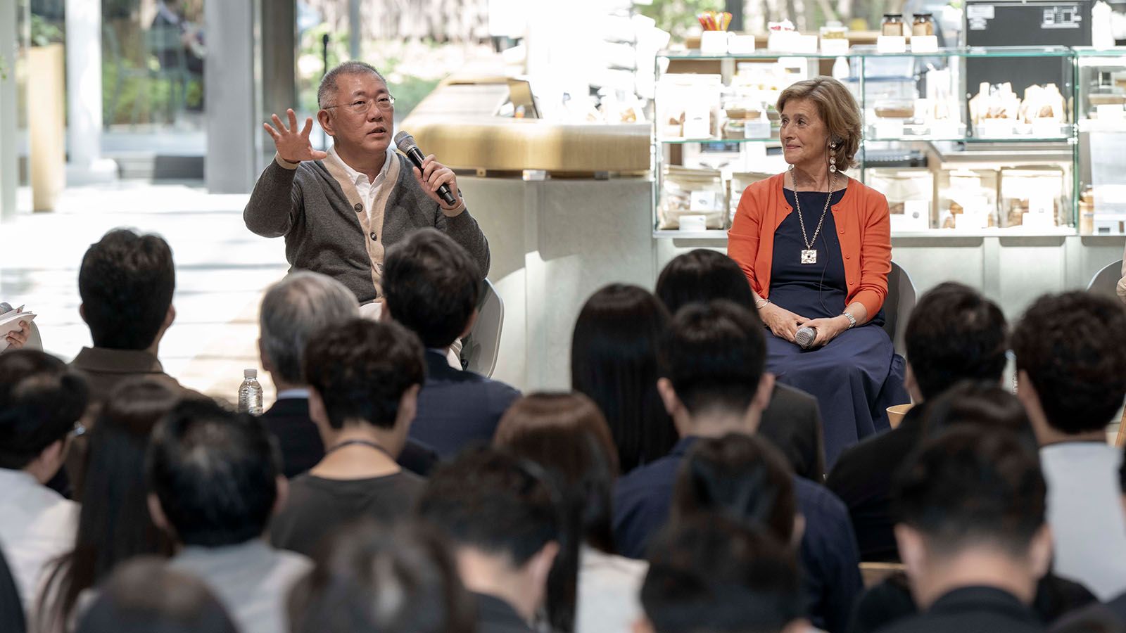 Hyundai Motor Group Executive Chair Outlines Vision for Collaboration and Innovation at Transformed Seoul HQ