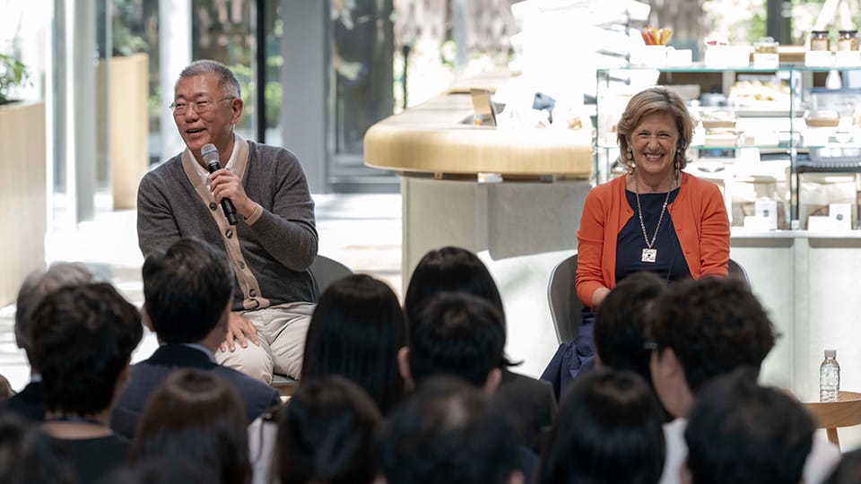 Hyundai Motor Group Executive Chair Outlines Vision for Collaboration and Innovation at Transformed Seoul HQ