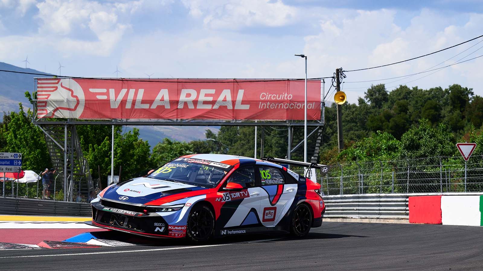 BRC Hyundai N Squadra Corse continued its winning run in the Kumho FIA TCR World Tour in Vila Real.
