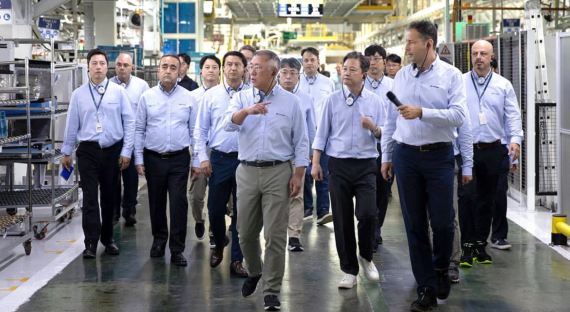 Hyundai Motor Group Executive Chair Euisun Chung Visits Hyundai Motor Türkiye to Review IONIQ 3 Production Readiness