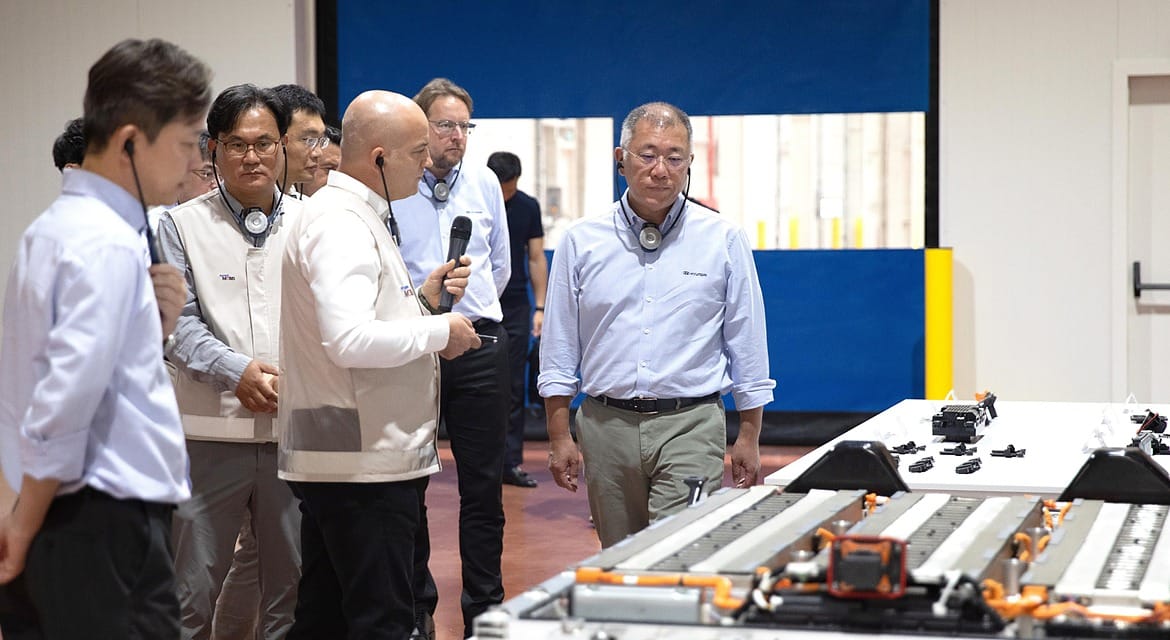 Hyundai Motor Group Executive Chair Euisun Chung Visits Hyundai Motor Türkiye to Review IONIQ 3 Production Readiness