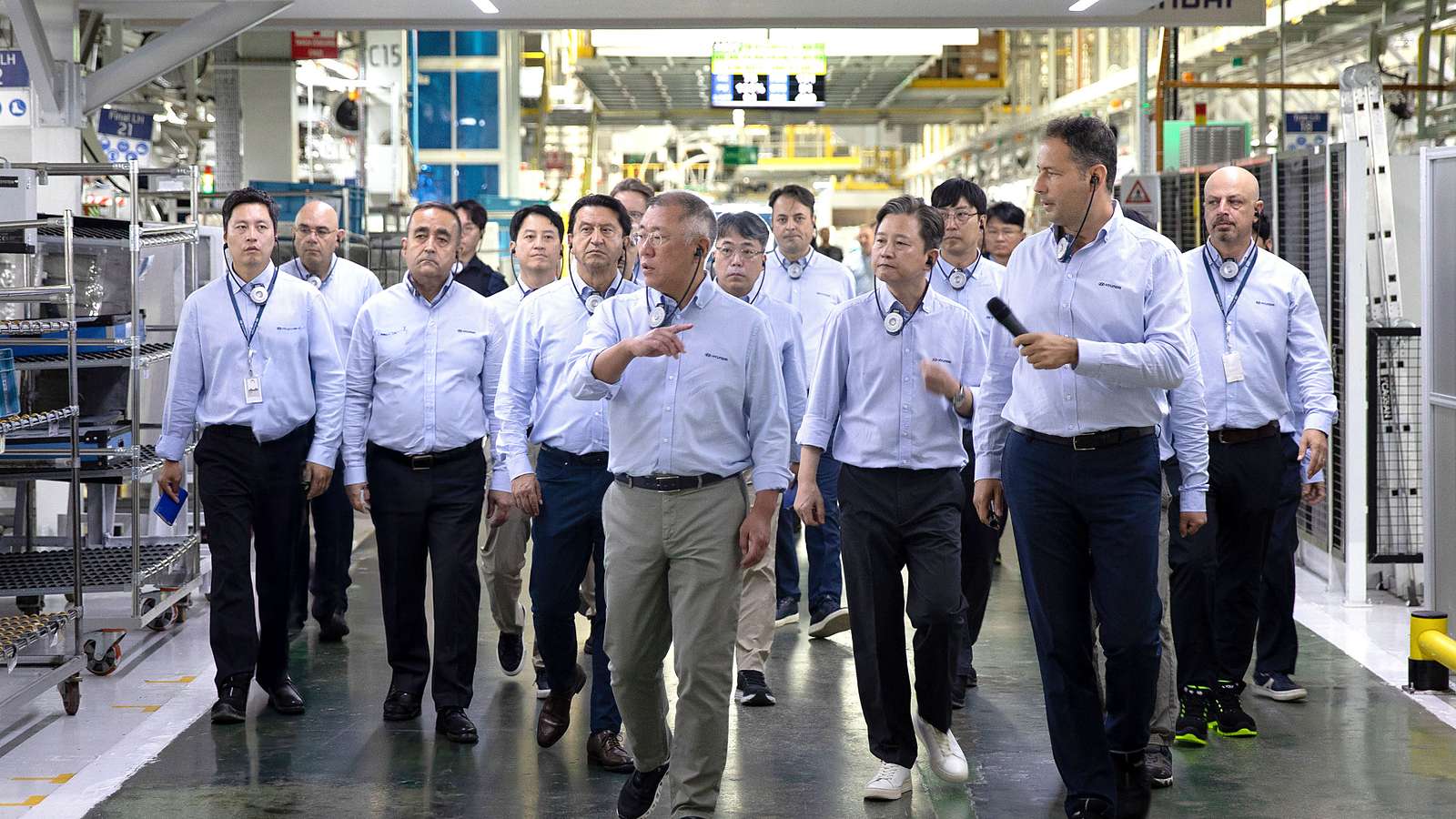 Hyundai Motor Group Executive Chair Euisun Chung Visits Hyundai Motor Türkiye to Review IONIQ 3 Production Readiness