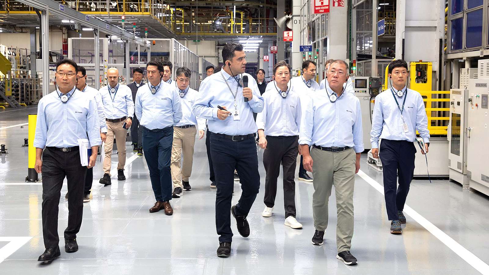 Hyundai Motor Group Executive Chair Euisun Chung Visits Hyundai Motor Türkiye to Review IONIQ 3 Production Readiness