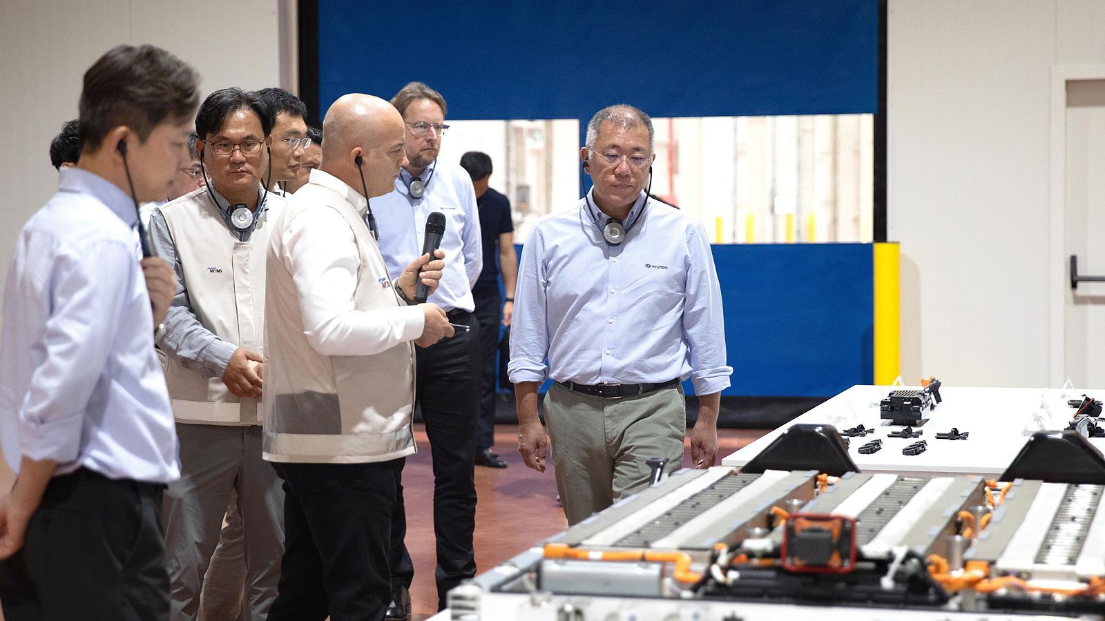 Hyundai Motor Group Executive Chair Euisun Chung Visits Hyundai Motor Türkiye to Review IONIQ 3 Production Readiness