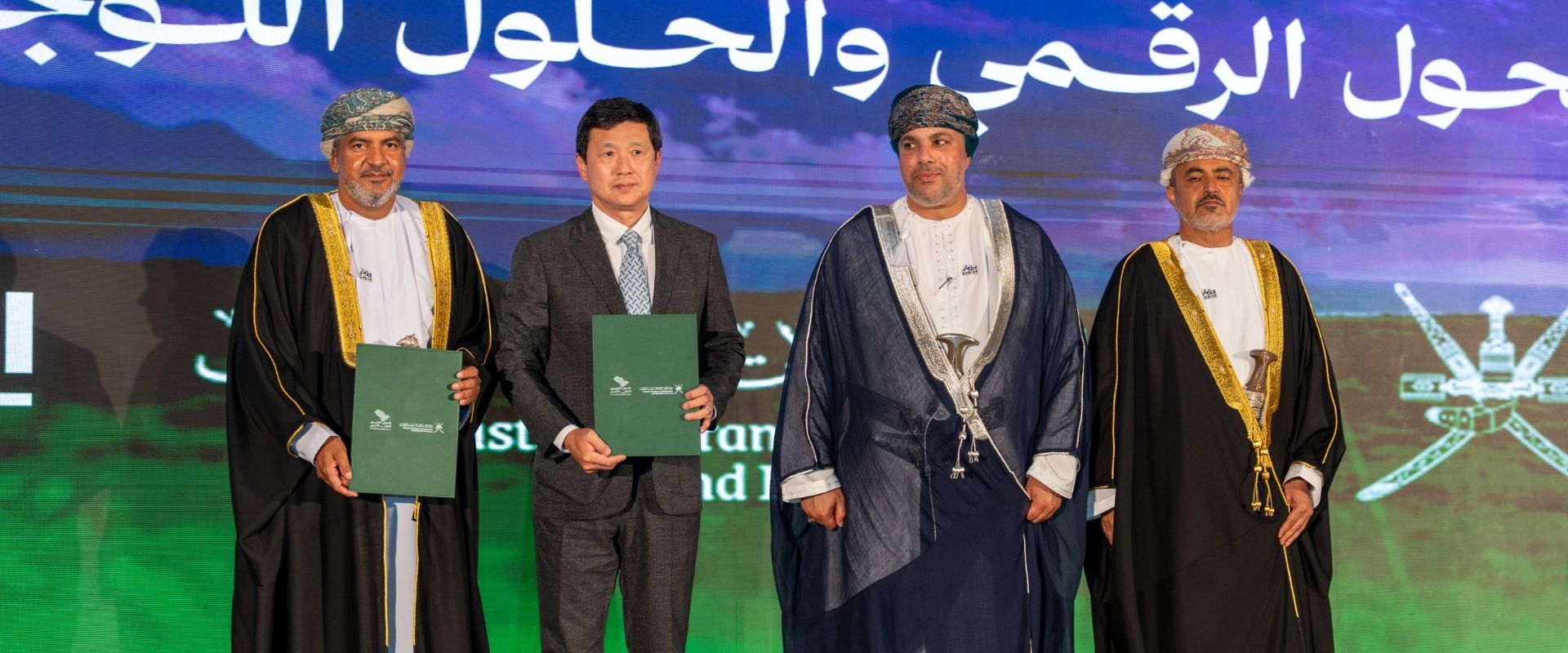 (left to right) Khamis bin Mohammed Al Shammakhi, Undersecretary of Transport, MTCIT, Hokeun Chung, Executive Vice President, Head of Future Strategy Division, Hyundai Motor Group, H.H. Sayyid Marwan bin Turki Al Said, Governor of Dhofar, Oman, Said bin Hamoud Al Maawali, Ministry of MTCIT