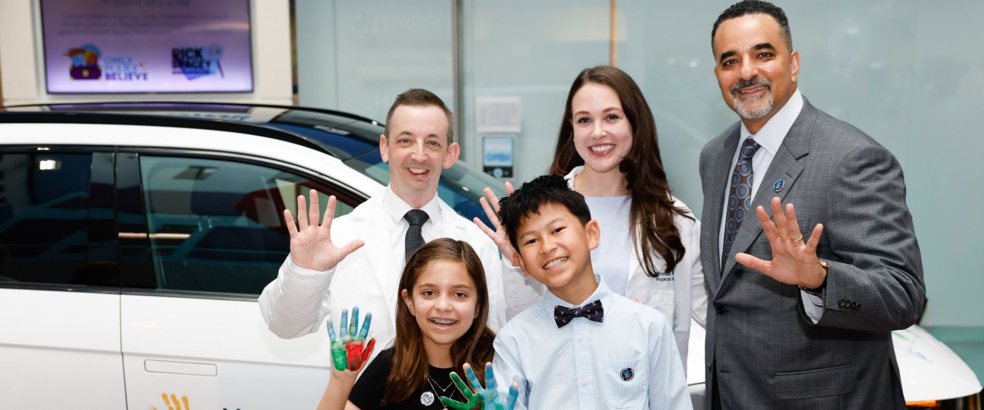 (left to right) Dr. Steven Hardy, Children’s National, Isabella Franco-Capps, national youth ambassador, Hyundai Hope on Wheels, Jackson Trinh, national youth ambassador, Hyundai Hope on Wheels, Dr. Jillian Smith, Children’s National, Randy Parker, president and CEO, Hyundai Motor North America, at Children’s National in Washington, D.C., on Sept. 2, 2026 (Photo/Hyundai)