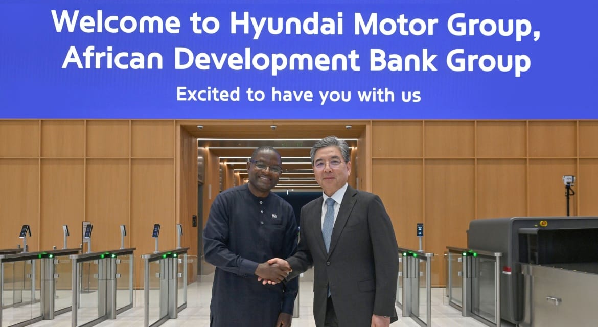 (Left to right) Kevin Chika Urama, Chief Economist and Vice President for Economic Governance & Knowledge Management, and Jaehoon Chang, Vice Chair of Hyundai Motor Group