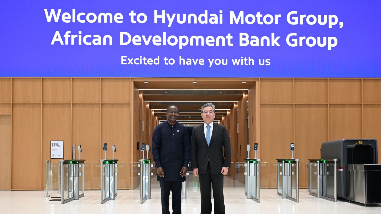 (Left to right) Kevin Chika Urama, Chief Economist and Vice President for Economic Governance & Knowledge Management, and Jaehoon Chang, Vice Chair of Hyundai Motor Group