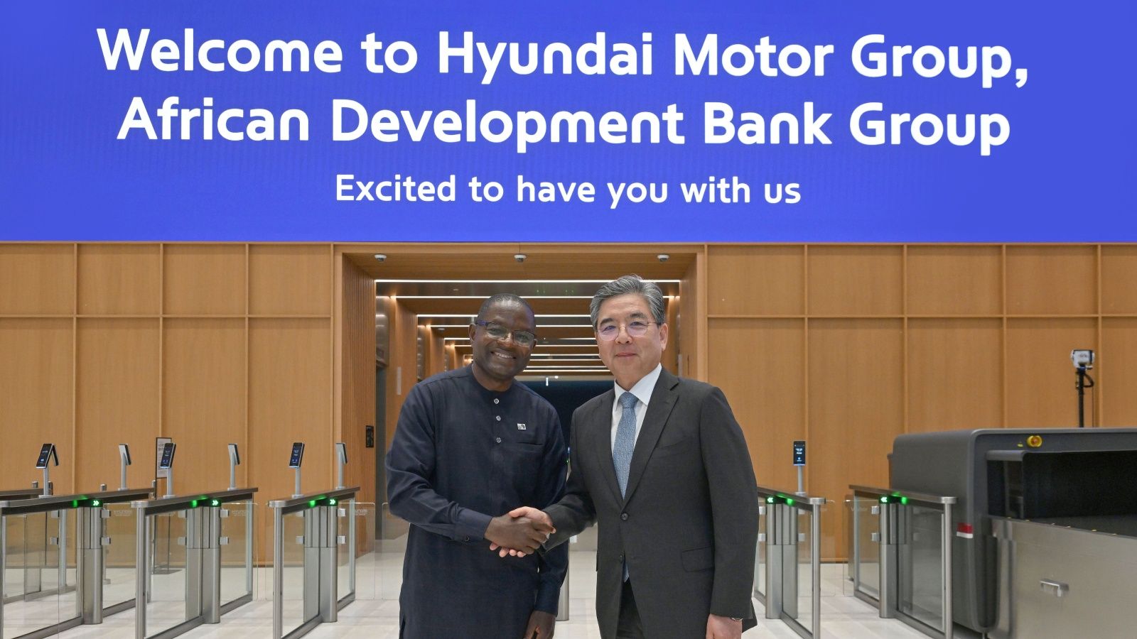 (Left to right) Kevin Chika Urama, Chief Economist and Vice President for Economic Governance & Knowledge Management, and Jaehoon Chang, Vice Chair of Hyundai Motor Group