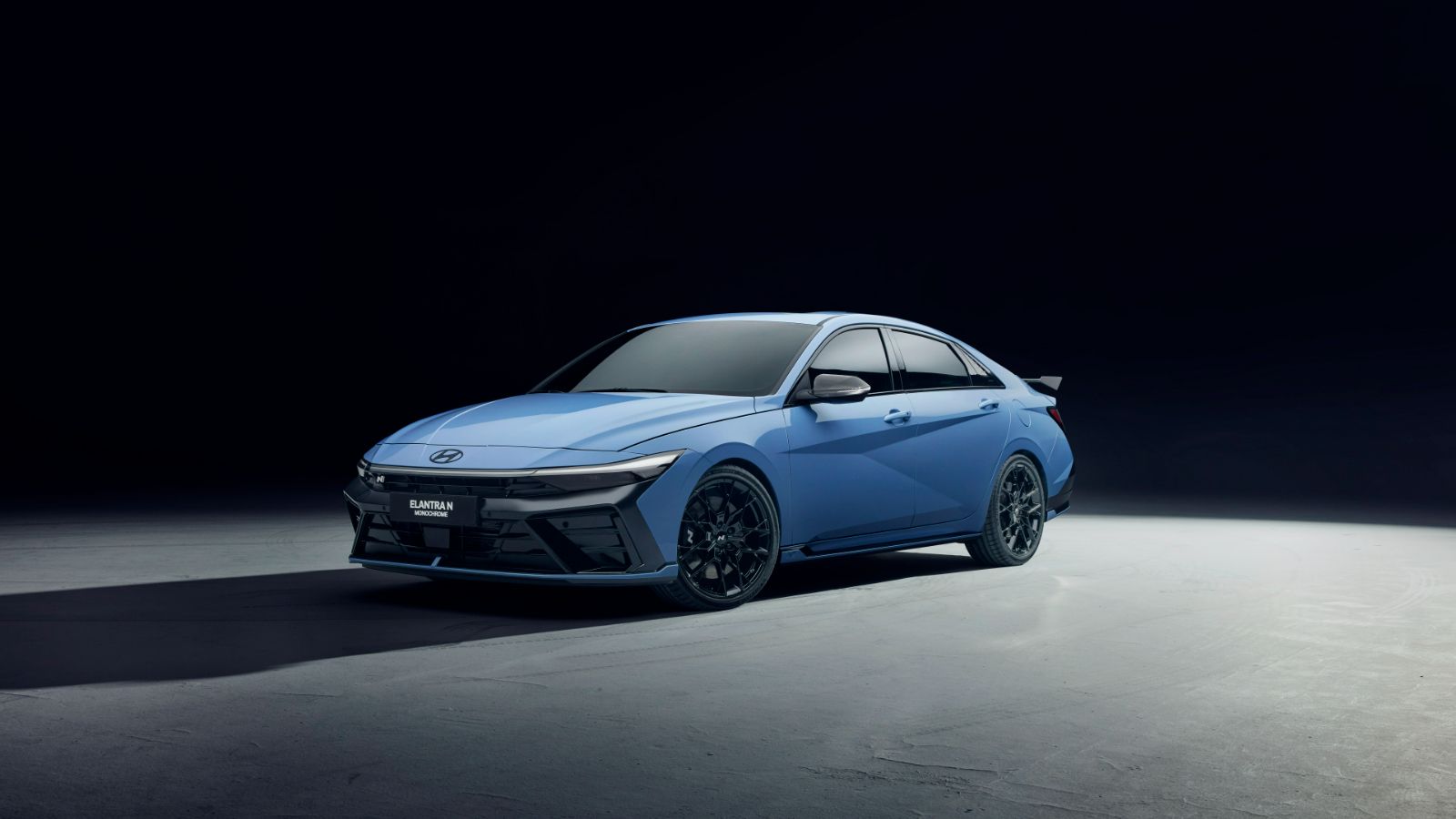 Hyundai Elantra N Monochrome в синем цвете