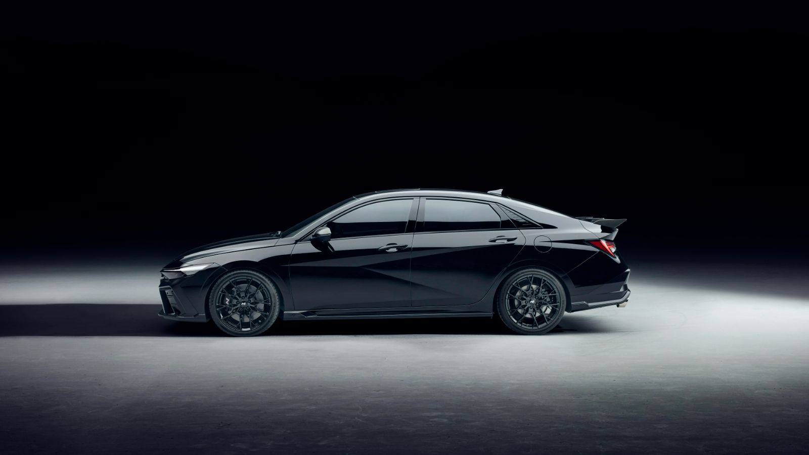 Hyundai Elantra N Monochrome, профиль
